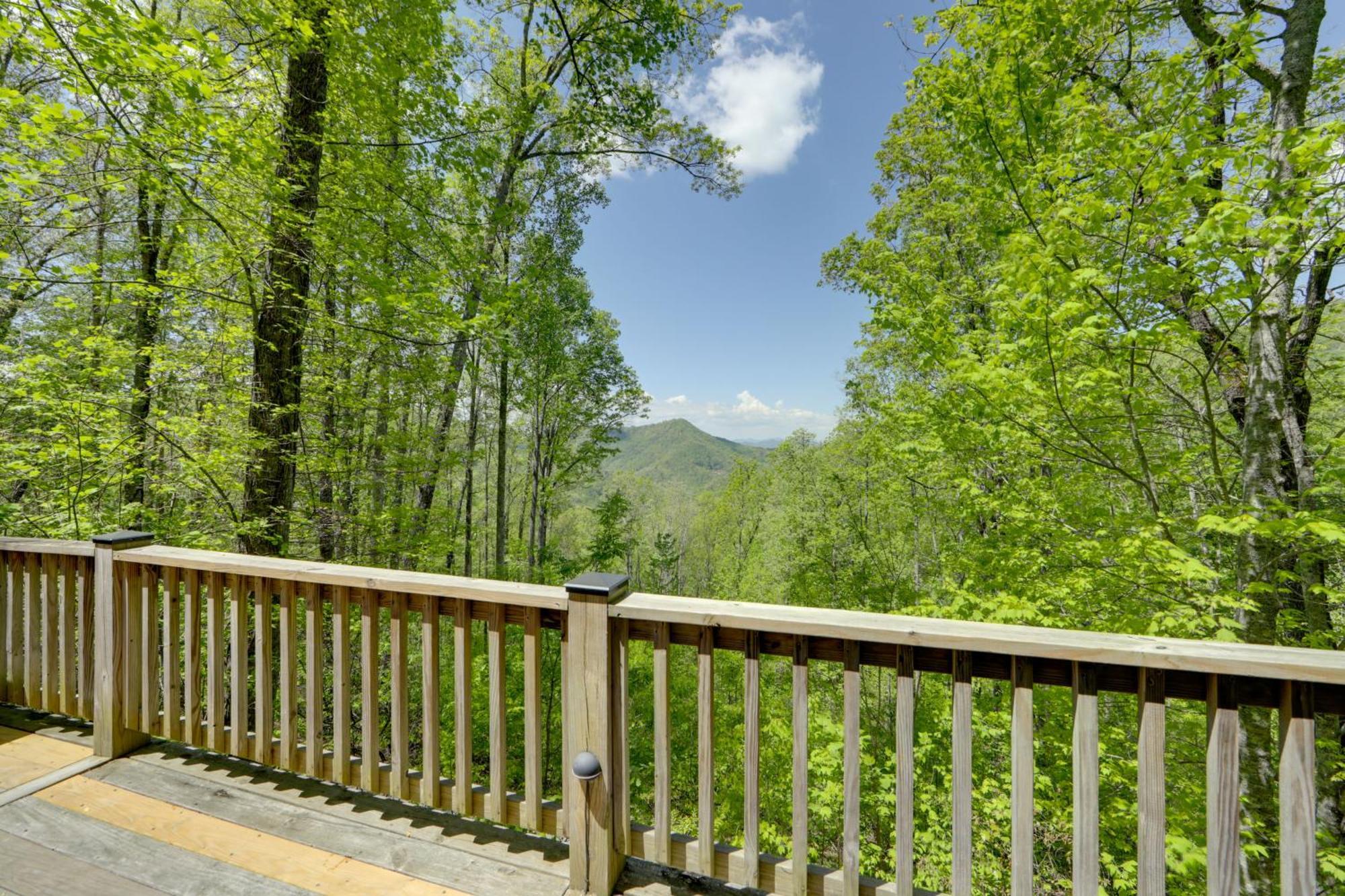 Bryson City Cabin With Hot Tub And Mountain Views! Extérieur photo